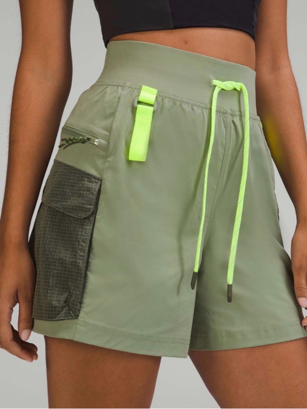 Lululemon Multi-Pocket Cargo High-Rise Hiking Short 5"